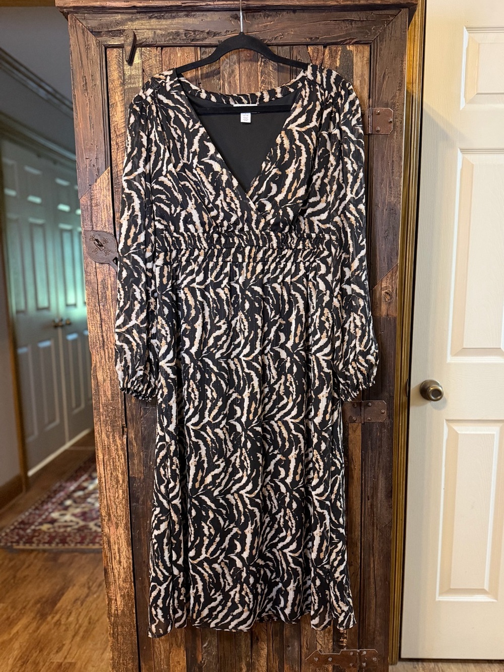 Sofia Vergara Maxi dress L Animal Print Metallic go to fall modest long sleeve